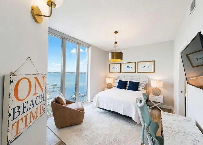 Luxury Lagoon Getaway Corner Unit Amazing View *