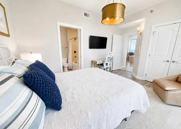 Luxury Lagoon Getaway Corner Unit Amazing View Holiday home