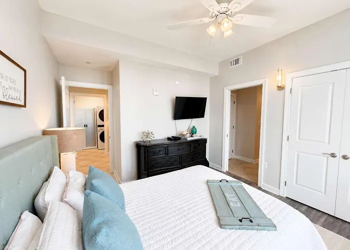 Luxury Lagoon Getaway Corner Unit Amazing View