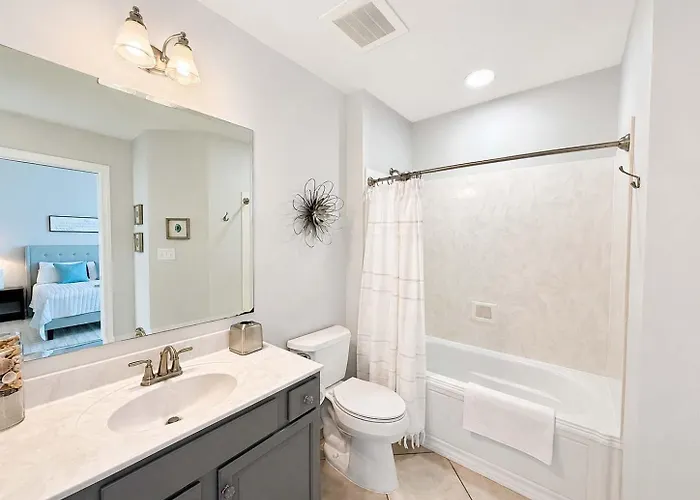 Luxury Lagoon Getaway Corner Unit Amazing View *